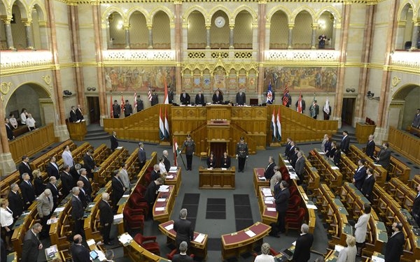 Leghosszabb tavaszi ülését fejezi be a parlament