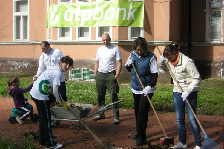 OTP Dombóvári Fiókjának közösségi munkanap a múzeumban