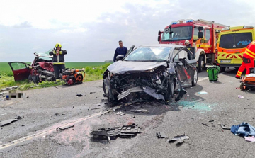 Ketten meghaltak a 61-es főúton történt balesetben 